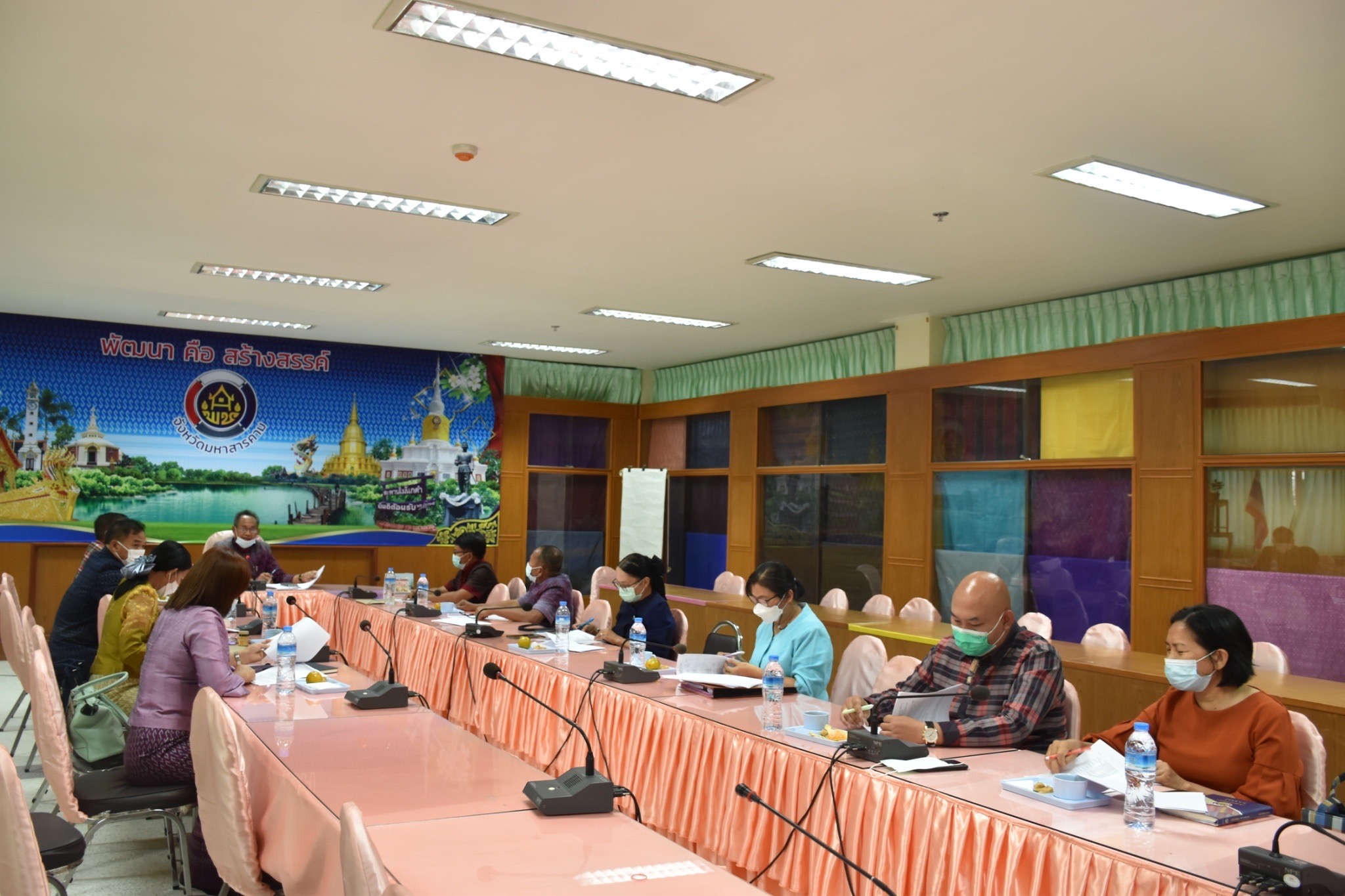 ?? พช.มหาสารคามประชุมคณะทำงานพิจารณาจัดทำข้อตกลงการปฏิบัติราชการ และผลการประเมินการปฏิบัติราชการของข้าราชการสังกัดสำนักงานพัฒนาชุมชนจังหวัดมหาสารคาม