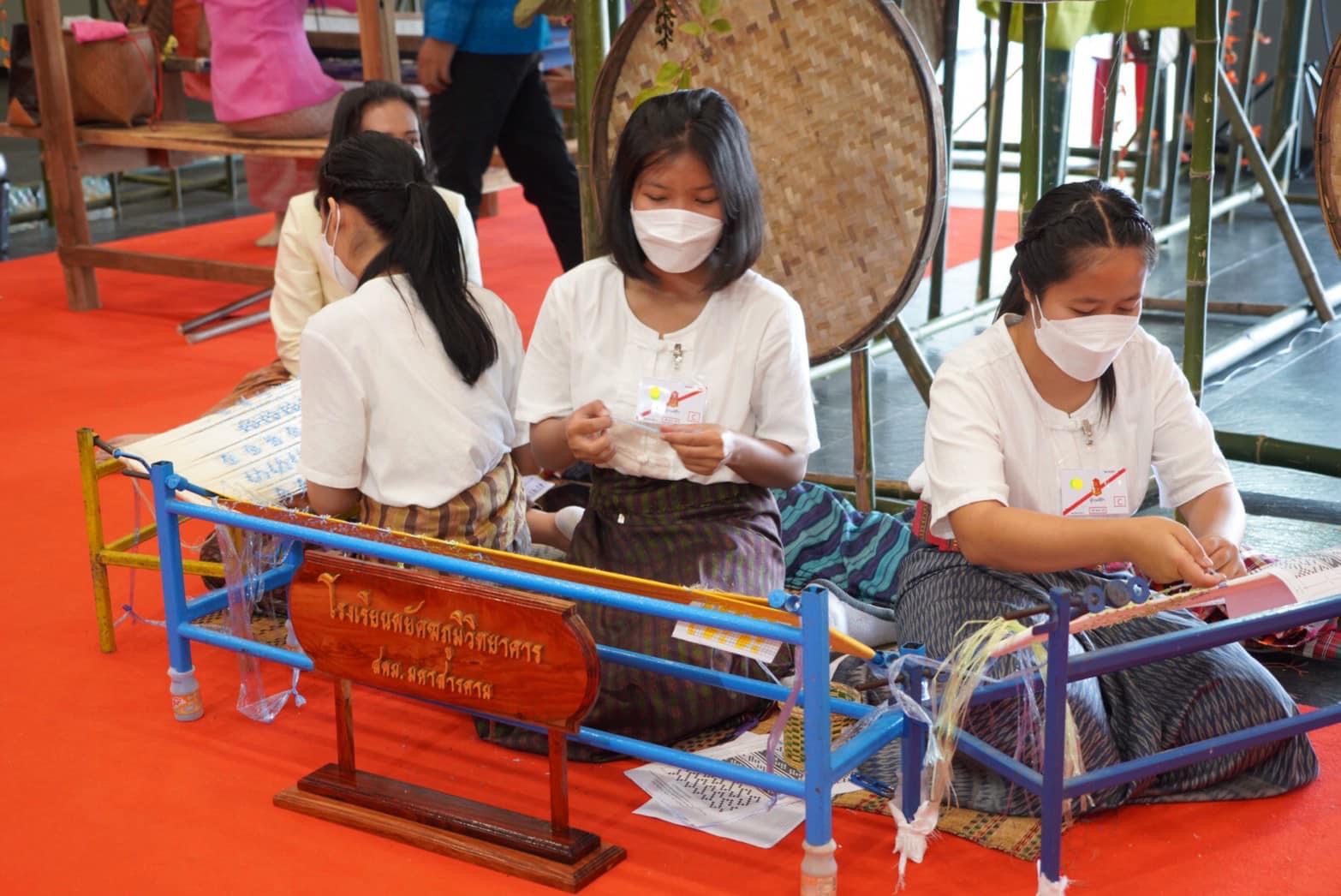 สมเด็จพระเจ้าลูกเธอ เจ้าฟ้าสิริวัณณวรี นารีรัตนราชกัญญา เสด็จทรงเป็นประธานงานเสวนาวิชาการ” หนังสือแนวโน้มและทิศทางผ้าไทยและเครื่องแต่งกายด้วยผ้าไทยเล่มที่ 2 และทอดพระเนตรนิทรรศการกลุ่มทอผ้าไหม และการจัดงานแสดงผลิตภัณฑ์ผ้าไทย และงานหัตถกรรมชุมชนภาคตะวันออกเฉียงเหนือ