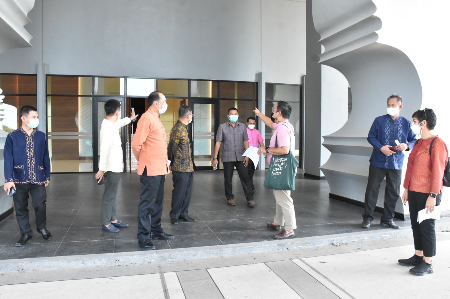 ผู้บริหารกรมการพัฒนาชุมชน ลงพื้นที่จัดเตรียมสถานที่รับเสด็จ สมเด็จพระเจ้าลูกเธอ เจ้าฟ้าสิริวัณณวรี นารีรัตนราชกัญญา เสด็จทอดพระเนตรการจัดงานแสดงผลิตภัณฑ์ผ้าไทย และงานหัตถกรรมชุมชนภาคตะวันออกเฉียงเหนือ