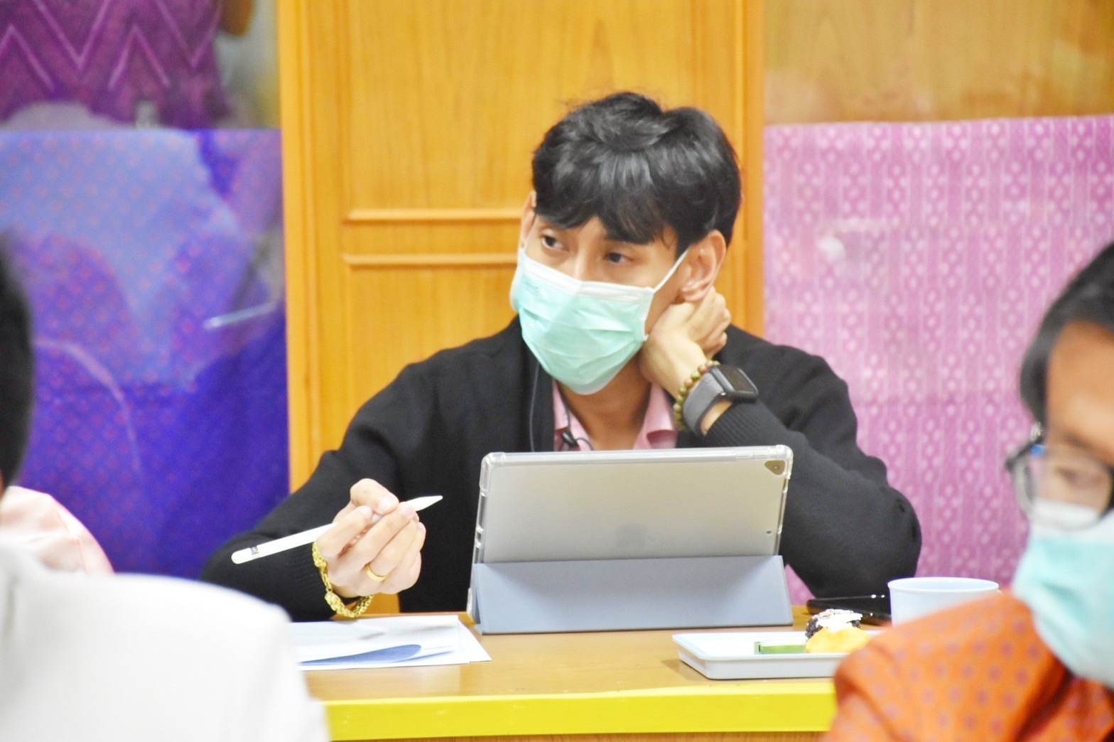 ?? พช.มหาสารคาม ประชุมเตรียมความพร้อมการจัดงานเส้นสายลายผ้าและการจัดขบวนแห่ โคก หนอง นา และขบวนแห่ ผ่าเลื่องลืองาม นามมหาสารคาม ในงานประเพณีบุญเบิกฟ้าและงานกาชาดจังหวัดมหาสารคาม ประจำปี 2565