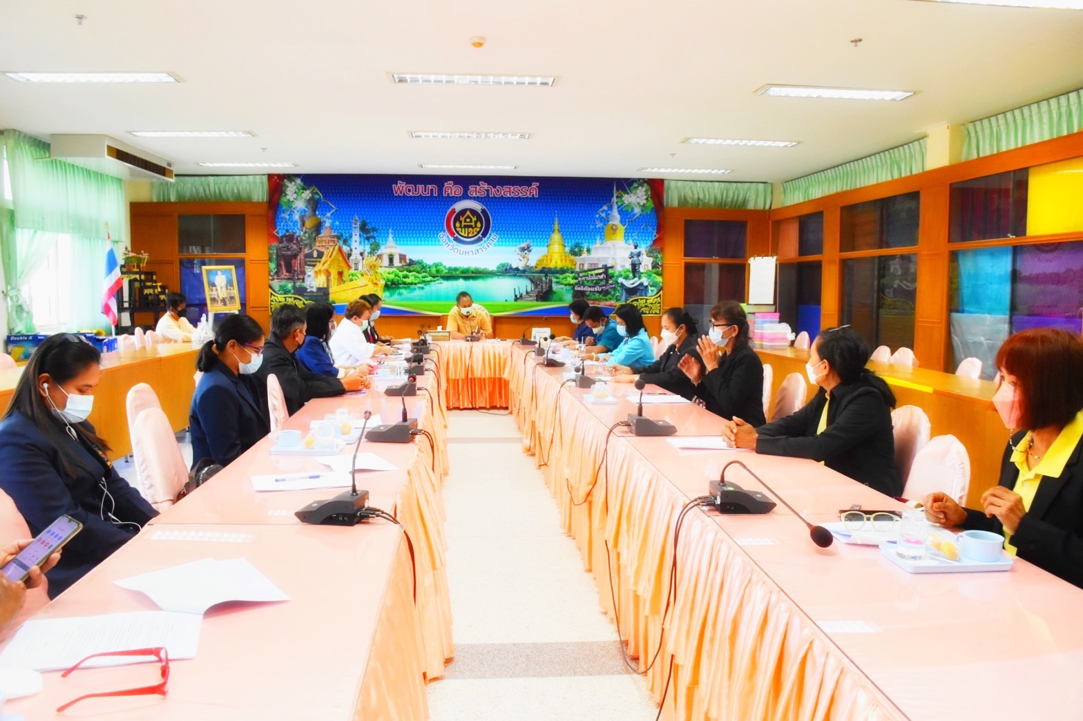 พช.มหาสารคาม ร่วมกับคณะกรรมการชมรมอาสาพัฒนาชุมชน จัดประชุมเพื่อเตรียมความพร้อมขับเคลื่อนงานฯ ประจำปีงบประมาณ 2565