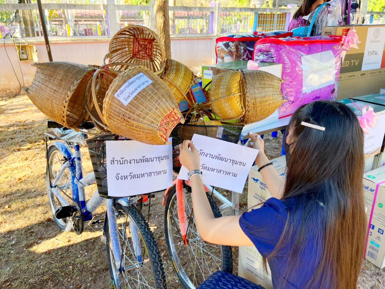 พช.มหาสารคาม ร่วมบริจาคเงินสดและสิ่งของ ในงานวันรวมน้ำใจกาชาดมหาสารคาม ประจำปี 2565
