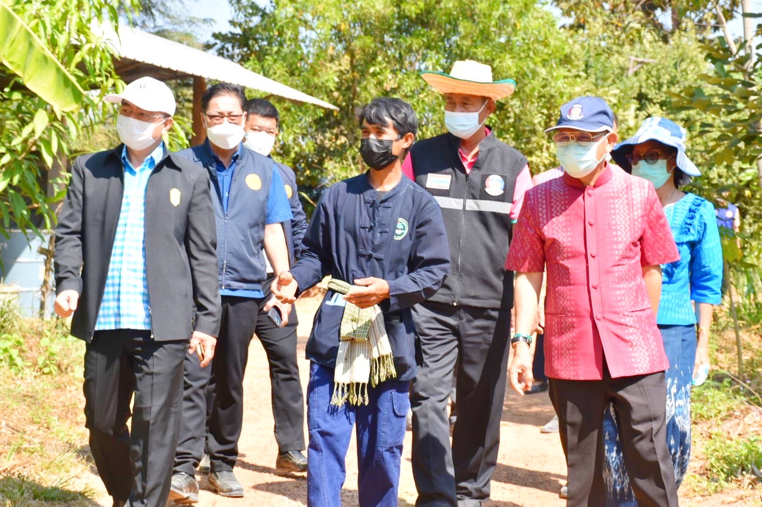 นายสุพจน์ ยศสิงห์คำ ผู้ตรวจราชการกระทรวงมหาดไทย และคณะ ติดตามการดำเนินงานโครงการของจังหวัดมหาสารคาม พร้อมลงพื้นที่ติดตามผลการดำเนินงานโครงการพัฒนาพื้นที่ต้นแบบการพัฒนาคุณภาพชีวิตตามหลักทฤษฎีใหม่ ประยุกต์สู่ “โคก หนอง นา โมเดล”พื้นที่จังหวัดมหาสารคาม