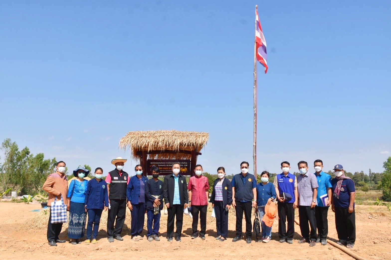 นายสุพจน์ ยศสิงห์คำ ผู้ตรวจราชการกระทรวงมหาดไทย และคณะ ติดตามการดำเนินงานโครงการของจังหวัดมหาสารคาม พร้อมลงพื้นที่ติดตามผลการดำเนินงานโครงการพัฒนาพื้นที่ต้นแบบการพัฒนาคุณภาพชีวิตตามหลักทฤษฎีใหม่ ประยุกต์สู่ “โคก หนอง นา โมเดล”พื้นที่จังหวัดมหาสารคาม
