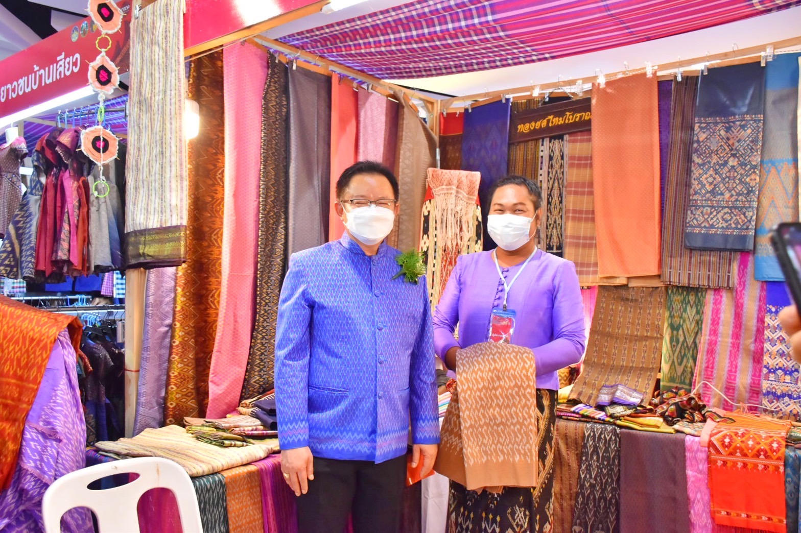 พช. มหาสารคาม จัดพิธีเปิดงาน “มหกรรมของดีผลิตภัณฑ์ชุมชน ร้อยแก่นสารสินธุ์” ภายใต้โครงการตามแผนปฏิบัติราชการประจำปีของกลุ่มจังหวัดภาคตะวันออกเฉียงเหนือตอนกลาง ประจำปีงบประมาณ พ.ศ. 2565