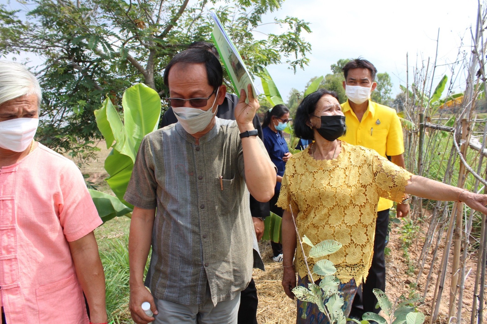 พช.มหาสารคาม “ประกวดครัวเรือนต้นแบบ โคก หนอง นา พัฒนาชุมชนจังหวัดมหาสารคาม ประจำปี 2565” ณ แปลงครัวเรือนต้นแบบ โคก หนอง นา พัฒนาชุมชน (ขนาด 1 ไร่)  นางนวลศรี กองน้อย หมู่ที่ 3 ตำบลมิตรภาพ อำเภอแกดำ จังหวัดมหาสารคาม
