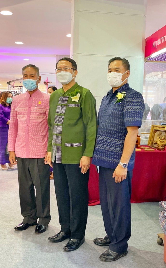 พช. มหาสารคาม จัดพิธีเปิดงาน “มหกรรมของดีผลิตภัณฑ์ชุมชน ร้อยแก่นสารสินธุ์” ภายใต้โครงการตามแผนปฏิบัติราชการประจำปีของกลุ่มจังหวัดภาคตะวันออกเฉียงเหนือตอนกลาง ประจำปีงบประมาณ พ.ศ. 2565