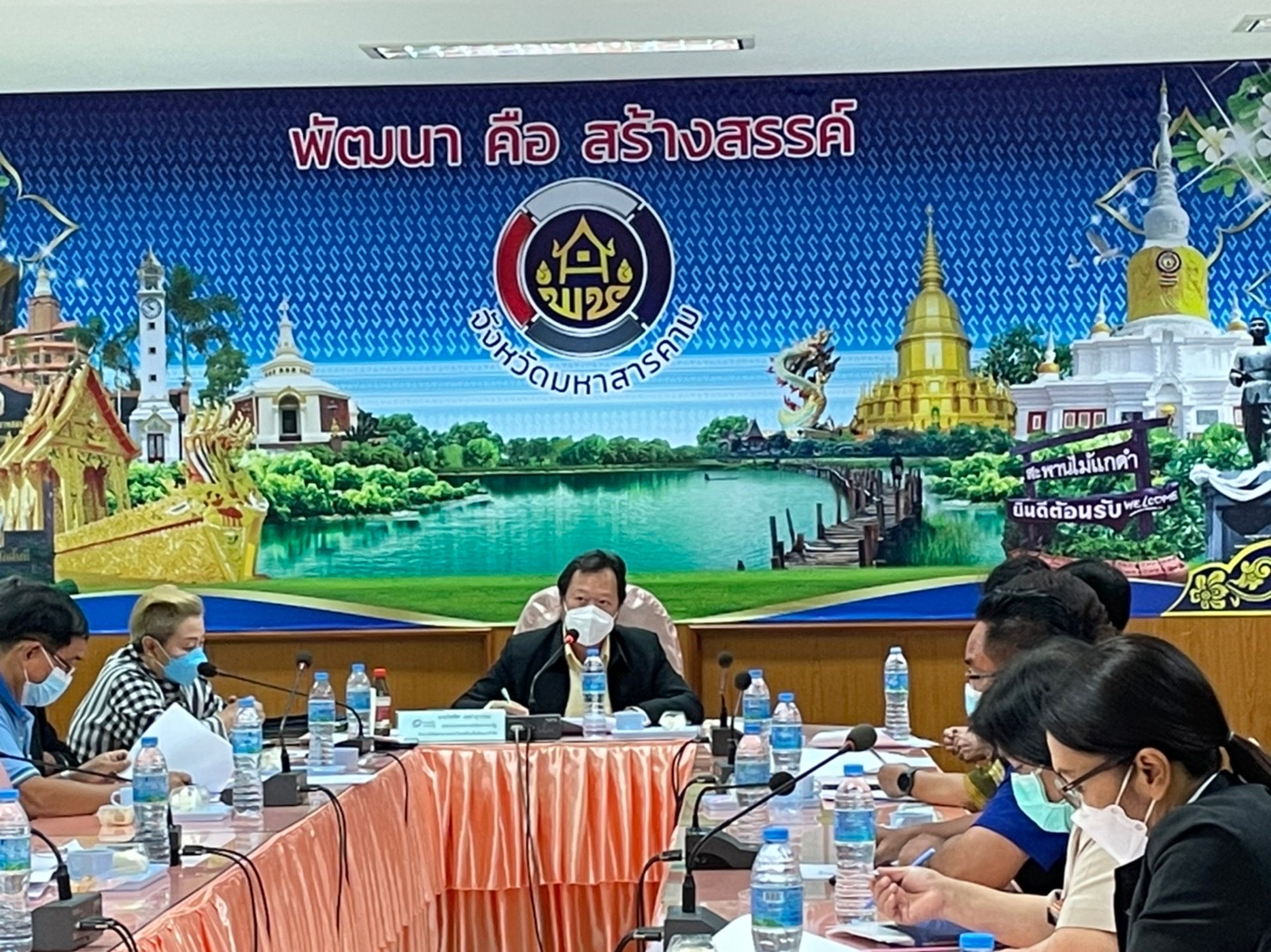 บริษัทประชารัฐรักสามัคคีมหาสารคาม (วิสาหกิจเพื่อสังคม) จำกัด ร่วมกับหน่วยงานและภาคีเครือข่ายในการ หารือแนวทางการเปิดตลาดร่วมใจไทสารคามเพื่อบรรเทาค่าครองชีพ ในการประชุมประจำเดือนครั้งที่ 2/2565