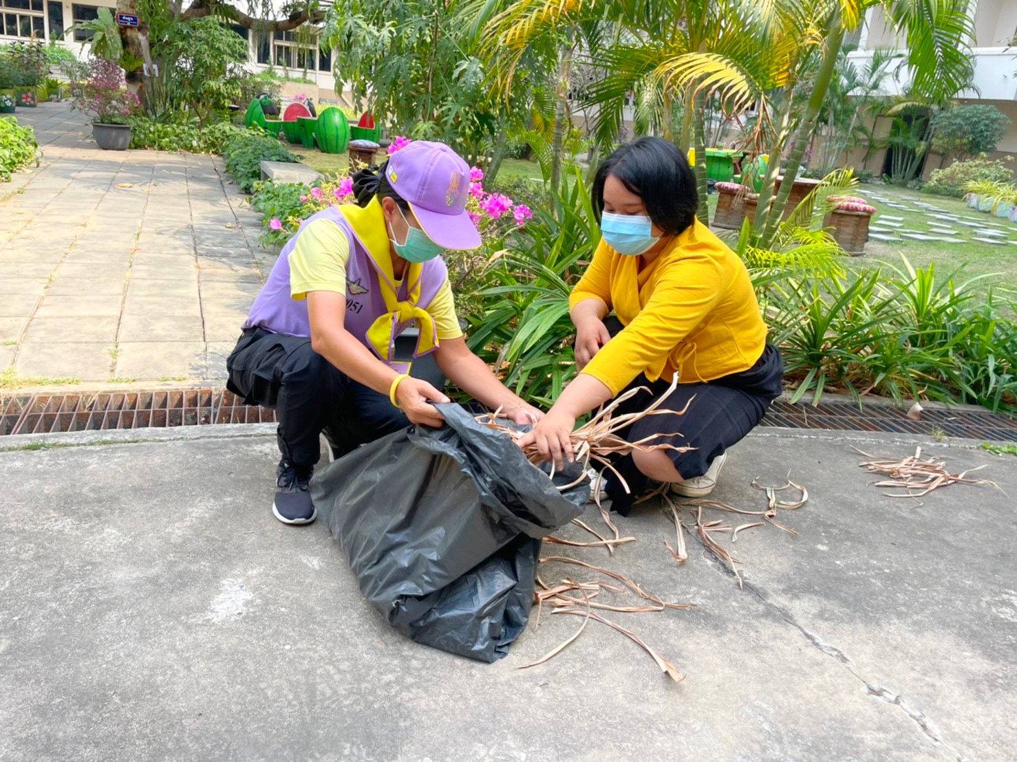 พัฒนาการจังหวัดมหาสารคามนำทีมปรับปรุงภูมิทัศน์ ลานจตุรมุข ศาลากลางจังหวัดมหาสารคาม