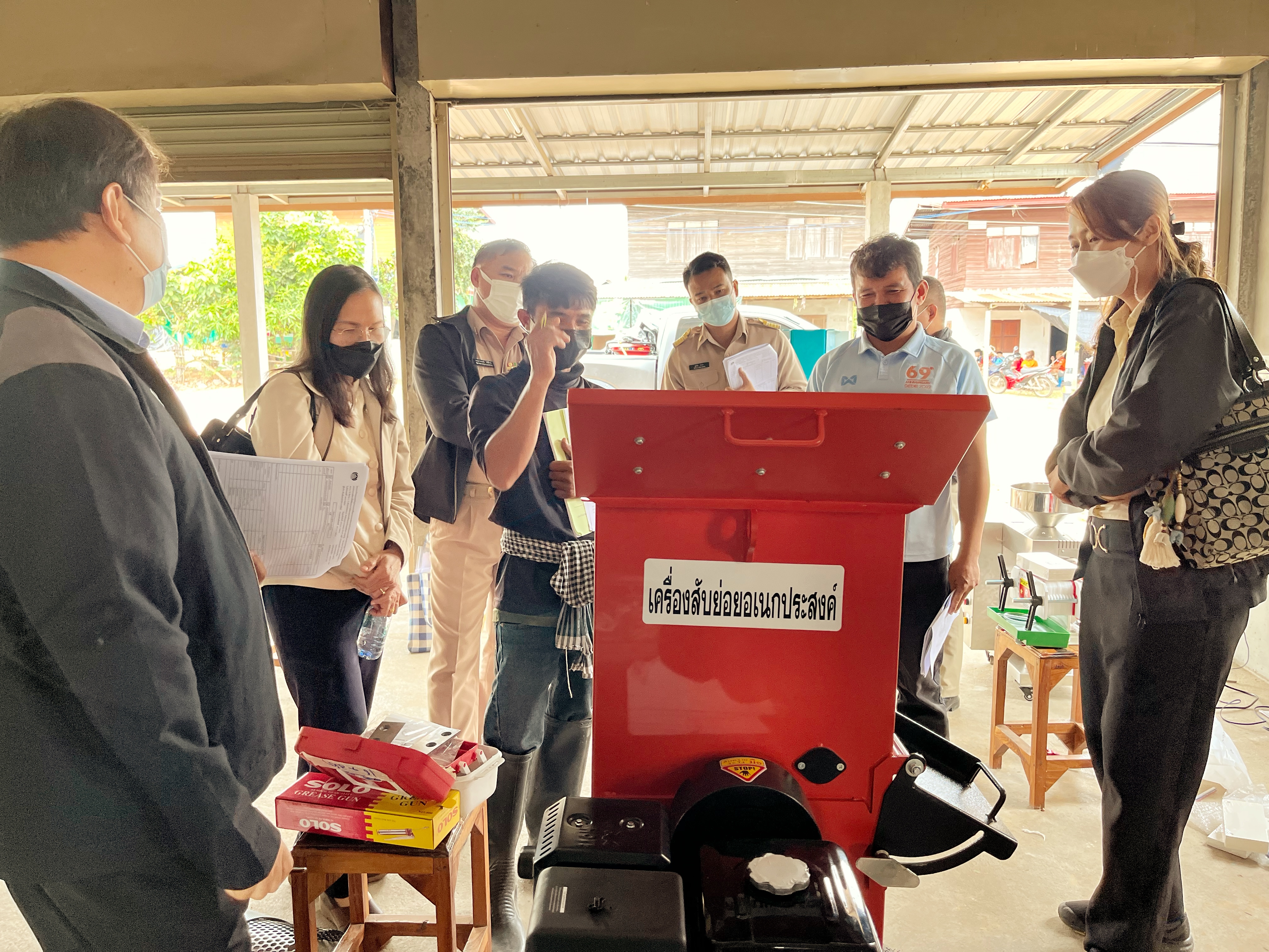 พช.มหาสารคามลงพื้นที่ตรวจรับครุภัณฑ์การเกษตร เพื่อสนับสนุนการดำเนินงานพัฒนาพื้นที่เรียนรู้ชุมชนต้นแบบการพัฒนาคุณภาพชีวิต (CLM) จ.มหาสารคาม