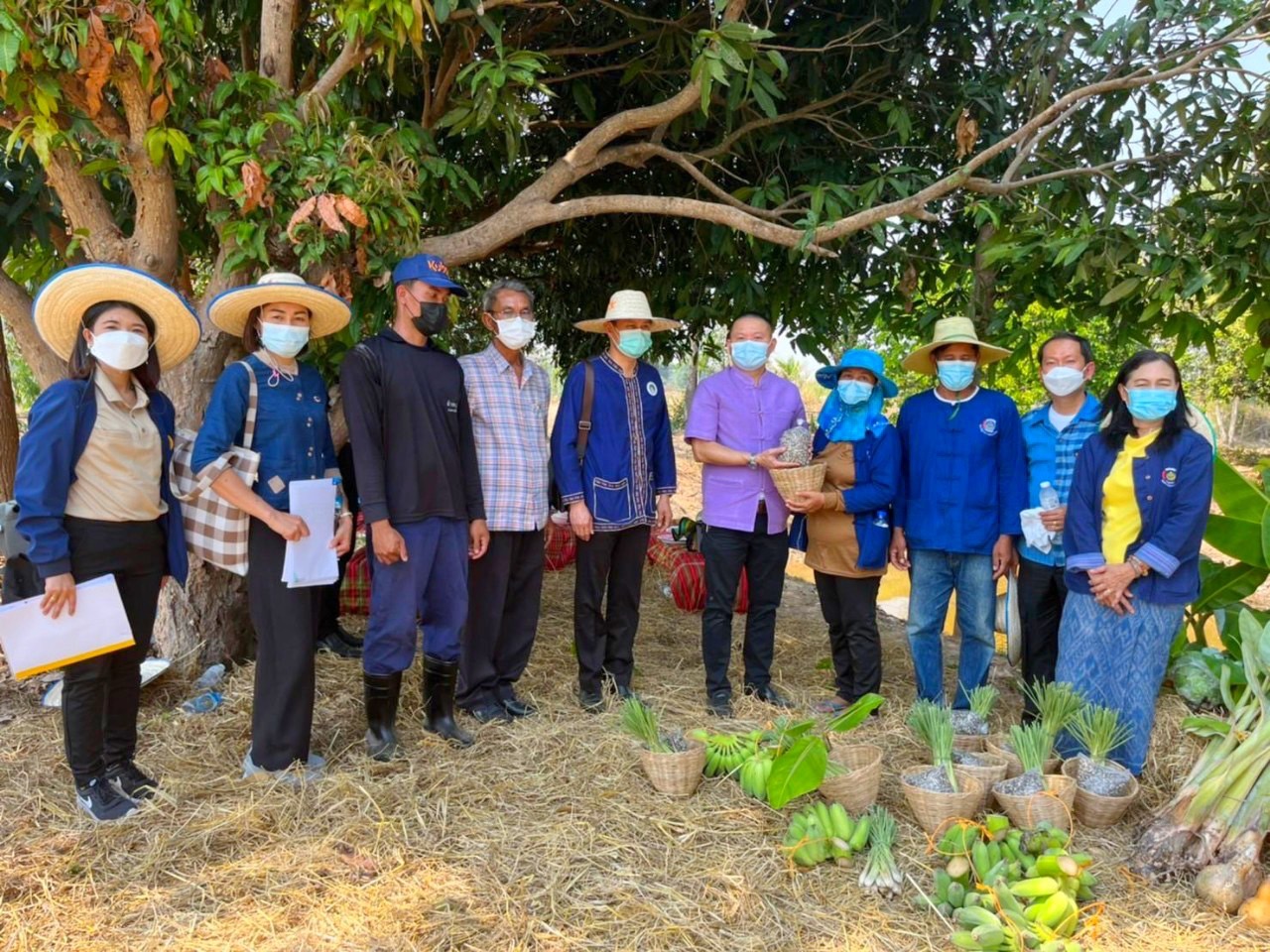 พช.มหาสารคาม “ประกวดครัวเรือนต้นแบบ โคก หนอง นา พัฒนาชุมชนจังหวัดมหาสารคาม ประจำปี 2565” ณ แปลงครัวเรือนต้นแบบ โคก หนอง นา พัฒนชุมชน (ขนาด 3 ไร่)  นายวีระ ปุยสุวรรณ หมู่ที่ 3 ตำบลบ้านกู่ อำเภอยางสีสุราช จังหวัดมหาสารคาม