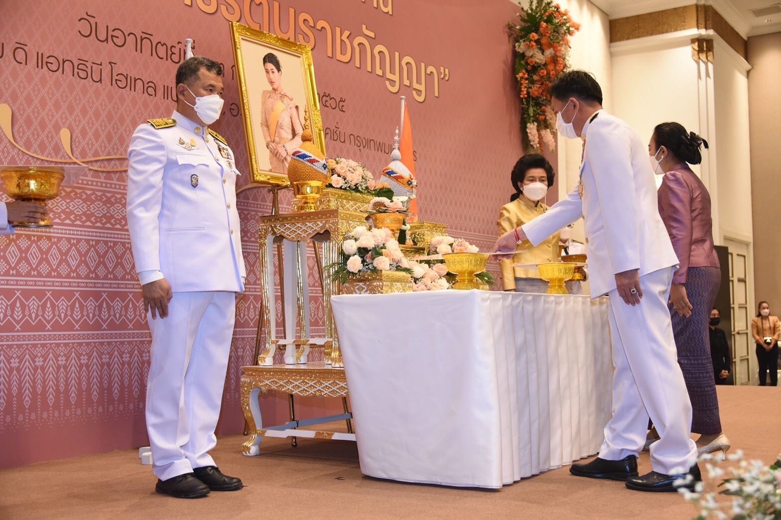 ผู้ว่าฯ มหาสารคาม รับมอบลายผ้าขิดพระราชทาน “ผ้าขิดลายนารีรัตนราชกัญญา” เพื่อนำไปมอบให้แก่ผู้ประกอบการ ช่างทอผ้าทุกกลุ่ม ทุกเทคนิค นำไปทอผ้า ผลิตผ้า สืบสานภูมิปัญญาพื้นถิ่นจังหวัดมหาสารคามต่อไป