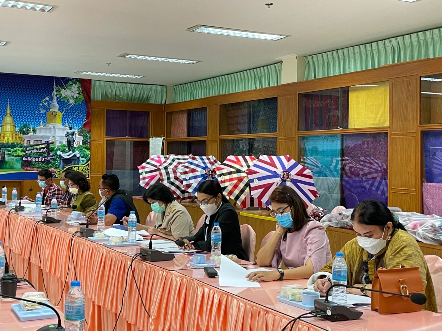 บริษัทประชารัฐรักสามัคคีมหาสารคาม (วิสาหกิจเพื่อสังคม) จำกัด ร่วมกับหน่วยงานและภาคีเครือข่ายในการ หารือแนวทางการเปิดตลาดร่วมใจไทสารคามเพื่อบรรเทาค่าครองชีพ ในการประชุมประจำเดือนครั้งที่ 2/2565