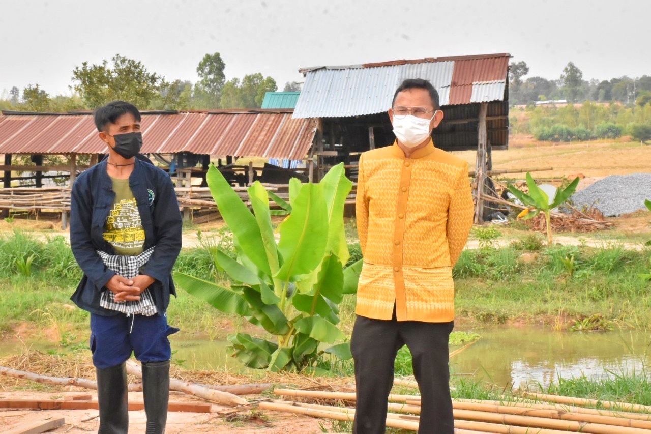 นายวสันต์ ชิงชนะ ผู้ตรวจราชการกรมการพัฒนาชุมชน ลงพื้นที่ติดตามสนับสนุน โครงการ “โคก  หนอง  นา โมเดล” จ.มหาสารคาม