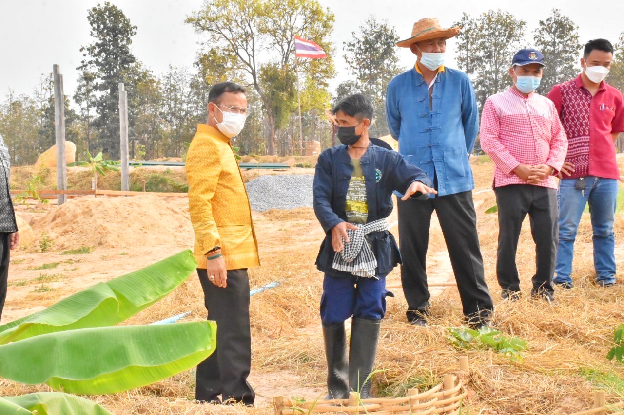นายวสันต์ ชิงชนะ ผู้ตรวจราชการกรมการพัฒนาชุมชน ลงพื้นที่ติดตามสนับสนุน โครงการ “โคก  หนอง  นา โมเดล” จ.มหาสารคาม