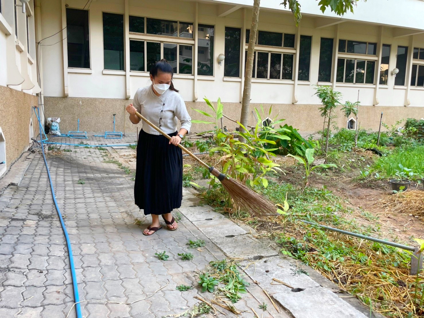 พัฒนาการจังหวัดมหาสารคามนำทีมปรับปรุงภูมิทัศน์ ลานจตุรมุข ศาลากลางจังหวัดมหาสารคาม