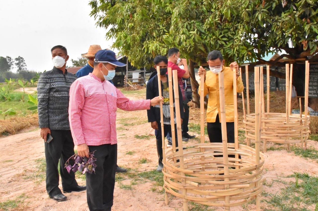 นายวสันต์ ชิงชนะ ผู้ตรวจราชการกรมการพัฒนาชุมชน ลงพื้นที่ติดตามสนับสนุน โครงการ “โคก  หนอง  นา โมเดล” จ.มหาสารคาม