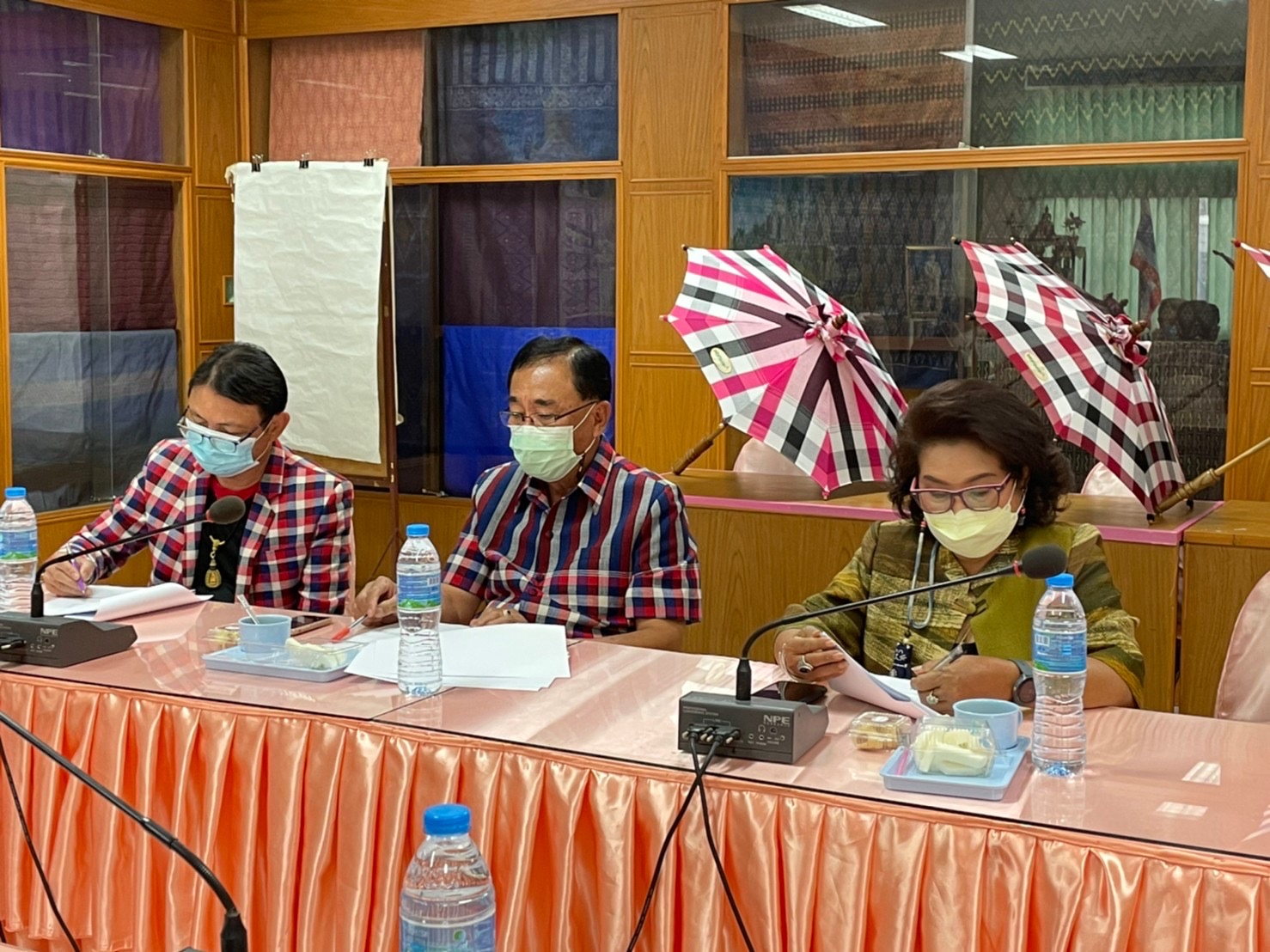 บริษัทประชารัฐรักสามัคคีมหาสารคาม (วิสาหกิจเพื่อสังคม) จำกัด ร่วมกับหน่วยงานและภาคีเครือข่ายในการ หารือแนวทางการเปิดตลาดร่วมใจไทสารคามเพื่อบรรเทาค่าครองชีพ ในการประชุมประจำเดือนครั้งที่ 2/2565