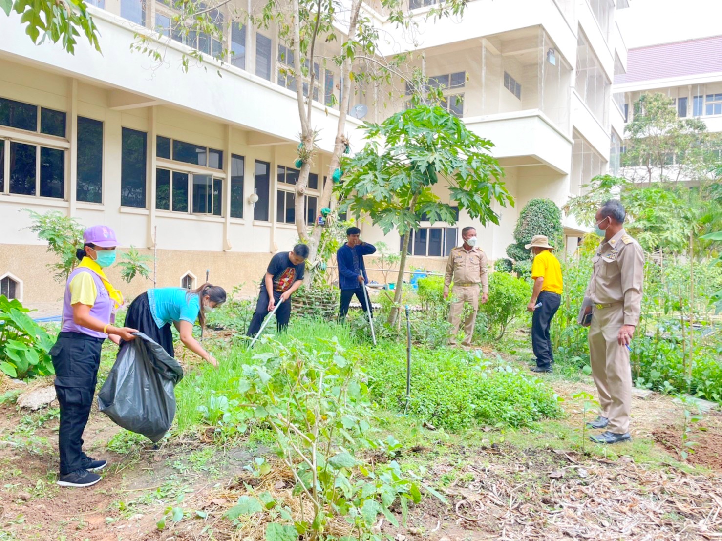 พัฒนาการจังหวัดมหาสารคามนำทีมปรับปรุงภูมิทัศน์ ลานจตุรมุข ศาลากลางจังหวัดมหาสารคาม