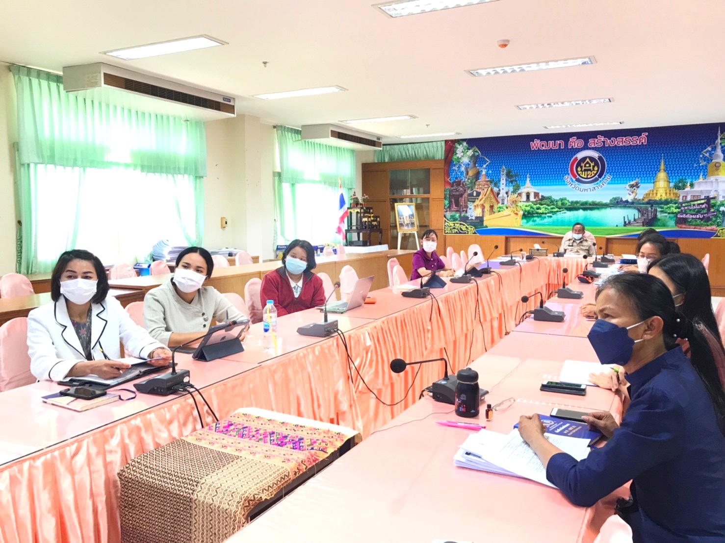 พช.มหาสารคามร่วมการประชุมกรมการพัฒนาชุมชน ครั้งที่ 2/2565 ผ่านระบบ (Video Conference และ TV พช.)