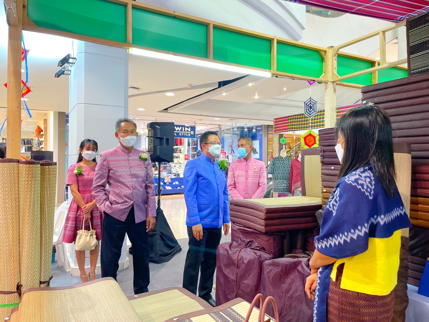 พช. มหาสารคาม จัดพิธีเปิดงาน “มหกรรมของดีผลิตภัณฑ์ชุมชน ร้อยแก่นสารสินธุ์” ภายใต้โครงการตามแผนปฏิบัติราชการประจำปีของกลุ่มจังหวัดภาคตะวันออกเฉียงเหนือตอนกลาง ประจำปีงบประมาณ พ.ศ. 2565