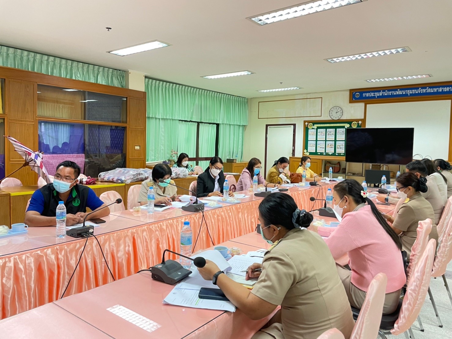 บริษัทประชารัฐรักสามัคคีมหาสารคาม (วิสาหกิจเพื่อสังคม) จำกัด ร่วมกับหน่วยงานและภาคีเครือข่ายในการ หารือแนวทางการเปิดตลาดร่วมใจไทสารคามเพื่อบรรเทาค่าครองชีพ ในการประชุมประจำเดือนครั้งที่ 2/2565