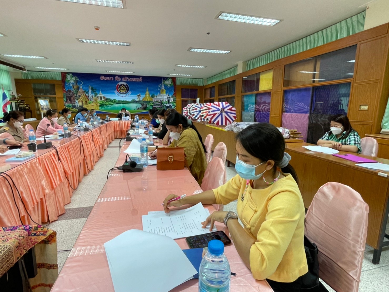 บริษัทประชารัฐรักสามัคคีมหาสารคาม (วิสาหกิจเพื่อสังคม) จำกัด ร่วมกับหน่วยงานและภาคีเครือข่ายในการ หารือแนวทางการเปิดตลาดร่วมใจไทสารคามเพื่อบรรเทาค่าครองชีพ ในการประชุมประจำเดือนครั้งที่ 2/2565