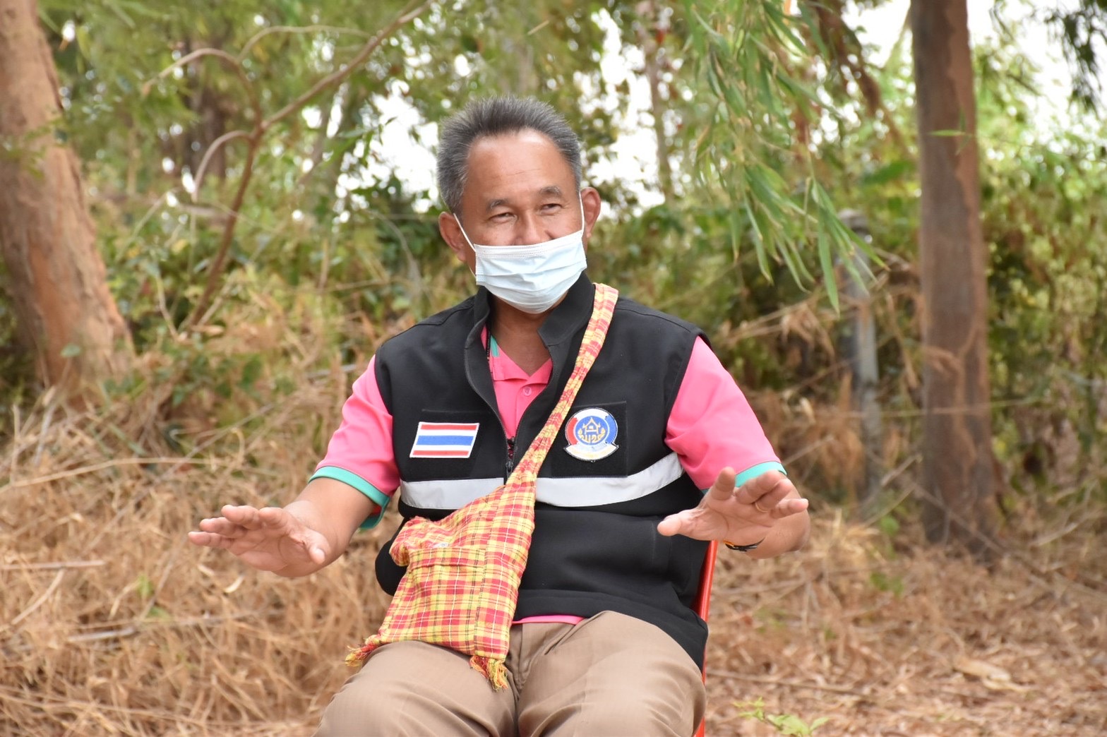 พช.มหาสารคาม ผนึกกำลัง สมาคมศิษย์เก่าวิศวกรรมศาสตร์ มหาวิทยาลัยขอนแก่น ลงพื้นที่ แนะวิธีปรับปรุงแปลง “โคก หนอง นา พช.”