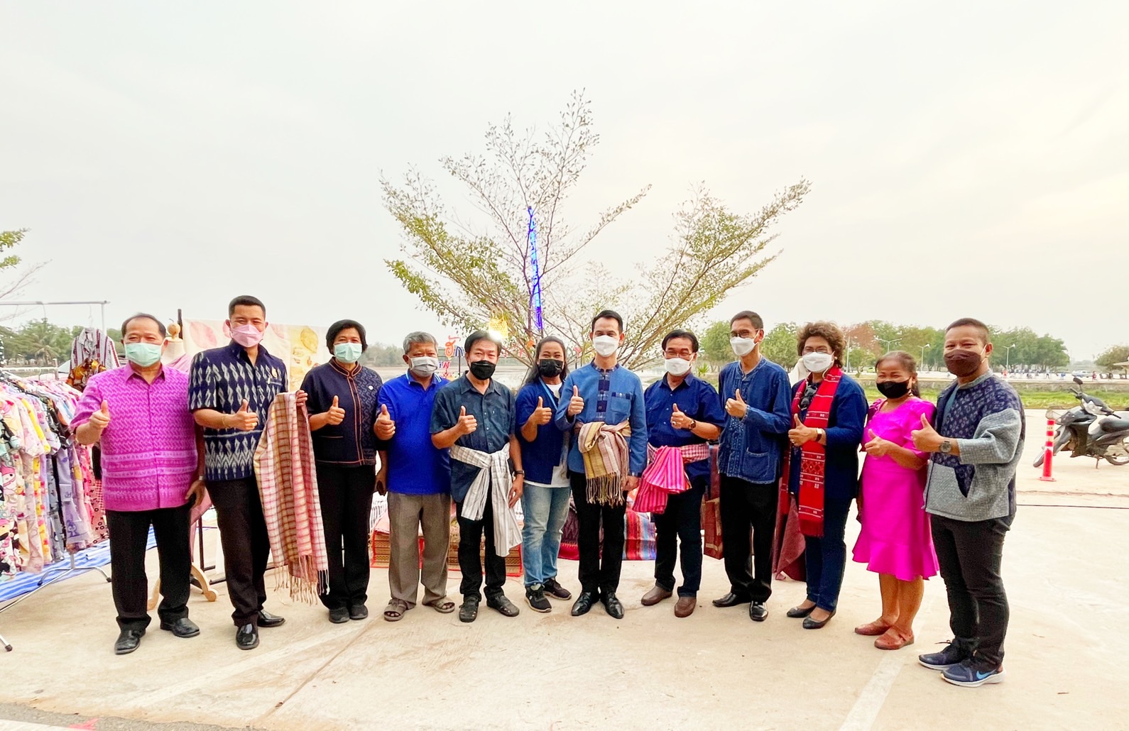 สำนักงานพัฒนาชุมชนอำเภอกันทรวิชัย ร่วมกับเครือข่ายโอทอป อ.กันทรวิชัย จ.มหาสารคาม เปิดตลาดนัด ถนนคนเดิน ออนซอนกันทรวิชัย เพื่อกระตุ้นเศรษฐกิจฐานราก