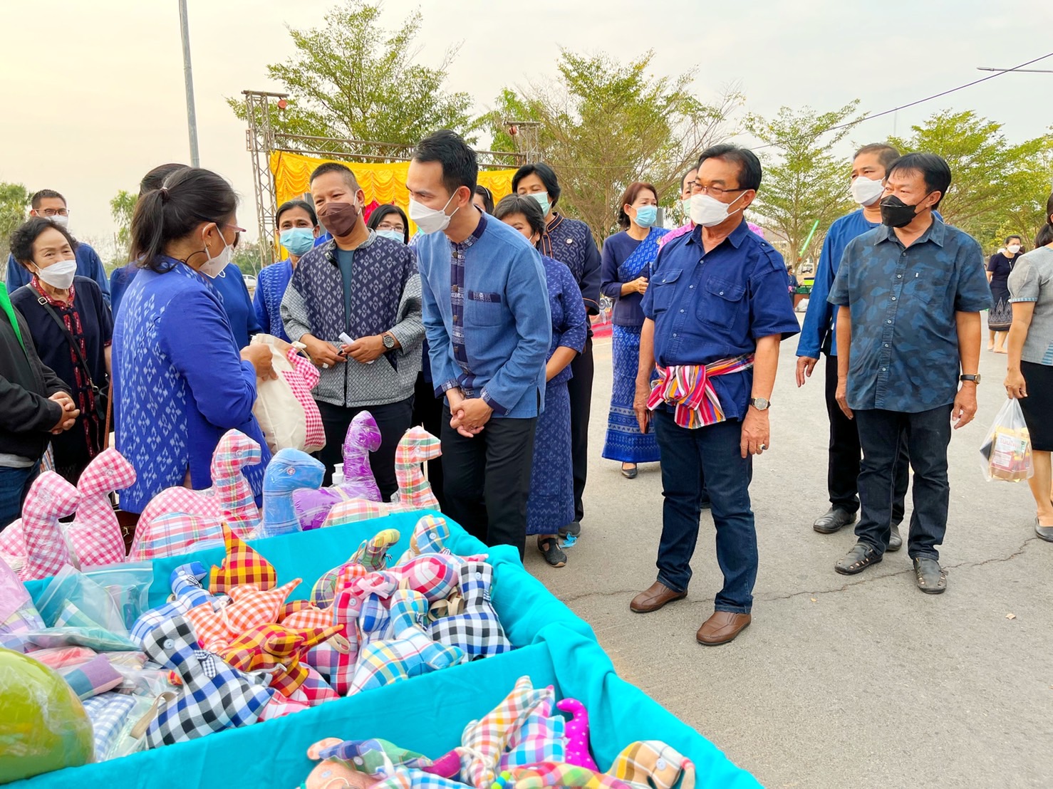 สำนักงานพัฒนาชุมชนอำเภอกันทรวิชัย ร่วมกับเครือข่ายโอทอป อ.กันทรวิชัย จ.มหาสารคาม เปิดตลาดนัด ถนนคนเดิน ออนซอนกันทรวิชัย เพื่อกระตุ้นเศรษฐกิจฐานราก
