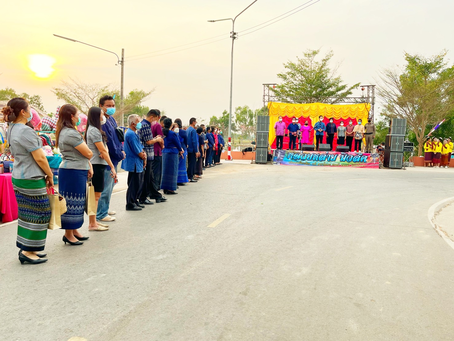สำนักงานพัฒนาชุมชนอำเภอกันทรวิชัย ร่วมกับเครือข่ายโอทอป อ.กันทรวิชัย จ.มหาสารคาม เปิดตลาดนัด ถนนคนเดิน ออนซอนกันทรวิชัย เพื่อกระตุ้นเศรษฐกิจฐานราก