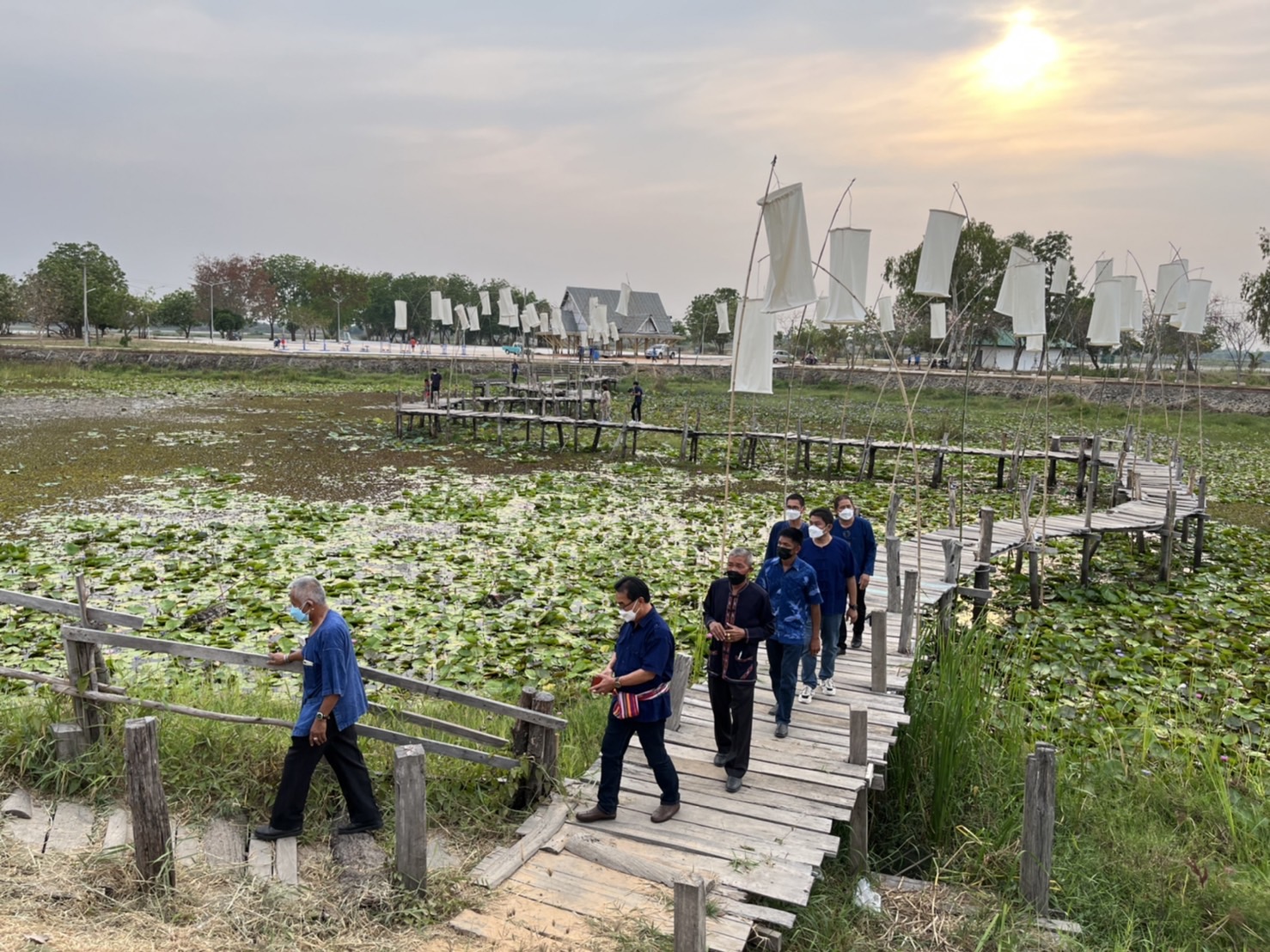 สำนักงานพัฒนาชุมชนอำเภอกันทรวิชัย ร่วมกับเครือข่ายโอทอป อ.กันทรวิชัย จ.มหาสารคาม เปิดตลาดนัด ถนนคนเดิน ออนซอนกันทรวิชัย เพื่อกระตุ้นเศรษฐกิจฐานราก