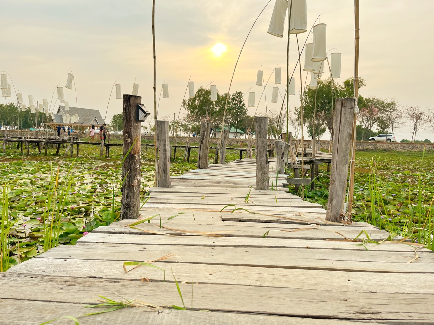 สำนักงานพัฒนาชุมชนอำเภอกันทรวิชัย ร่วมกับเครือข่ายโอทอป อ.กันทรวิชัย จ.มหาสารคาม เปิดตลาดนัด ถนนคนเดิน ออนซอนกันทรวิชัย เพื่อกระตุ้นเศรษฐกิจฐานราก