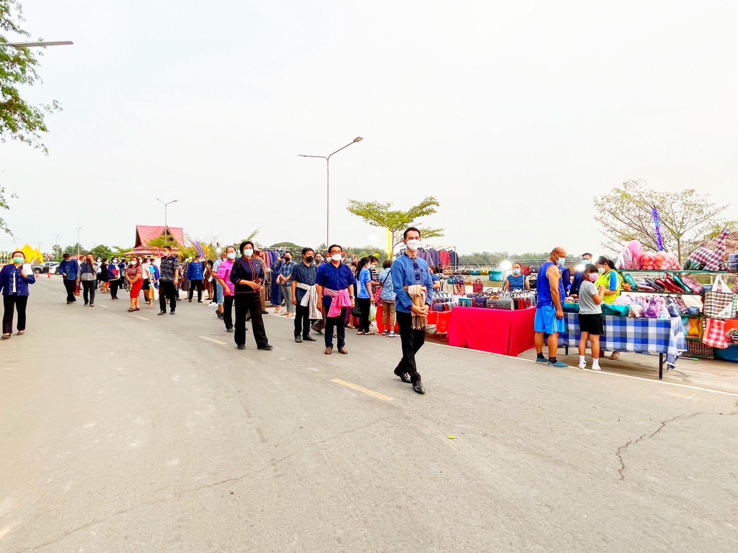 สำนักงานพัฒนาชุมชนอำเภอกันทรวิชัย ร่วมกับเครือข่ายโอทอป อ.กันทรวิชัย จ.มหาสารคาม เปิดตลาดนัด ถนนคนเดิน ออนซอนกันทรวิชัย เพื่อกระตุ้นเศรษฐกิจฐานราก