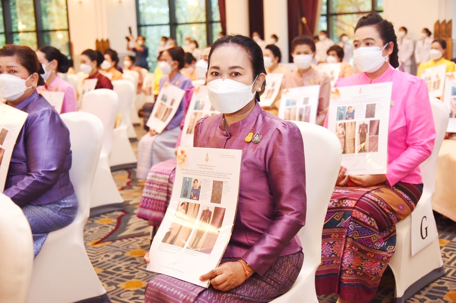 ผู้ว่าฯ มหาสารคาม รับมอบลายผ้าขิดพระราชทาน “ผ้าขิดลายนารีรัตนราชกัญญา” เพื่อนำไปมอบให้แก่ผู้ประกอบการ ช่างทอผ้าทุกกลุ่ม ทุกเทคนิค นำไปทอผ้า ผลิตผ้า สืบสานภูมิปัญญาพื้นถิ่นจังหวัดมหาสารคามต่อไป