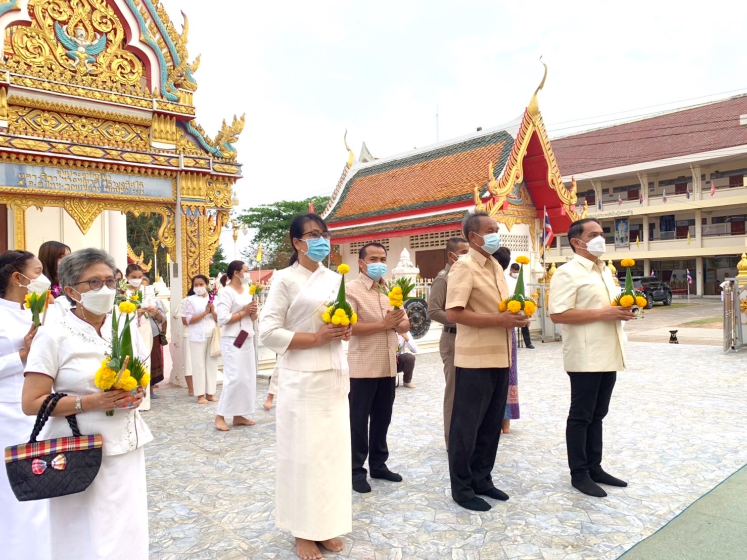 พช.มหาสารคาม ร่วมพิธีสมโภชพระธาตุพุทธมงคล และเวียนเทียน เนื่องในวันมาฆบูชา พุทธศักราช 2565