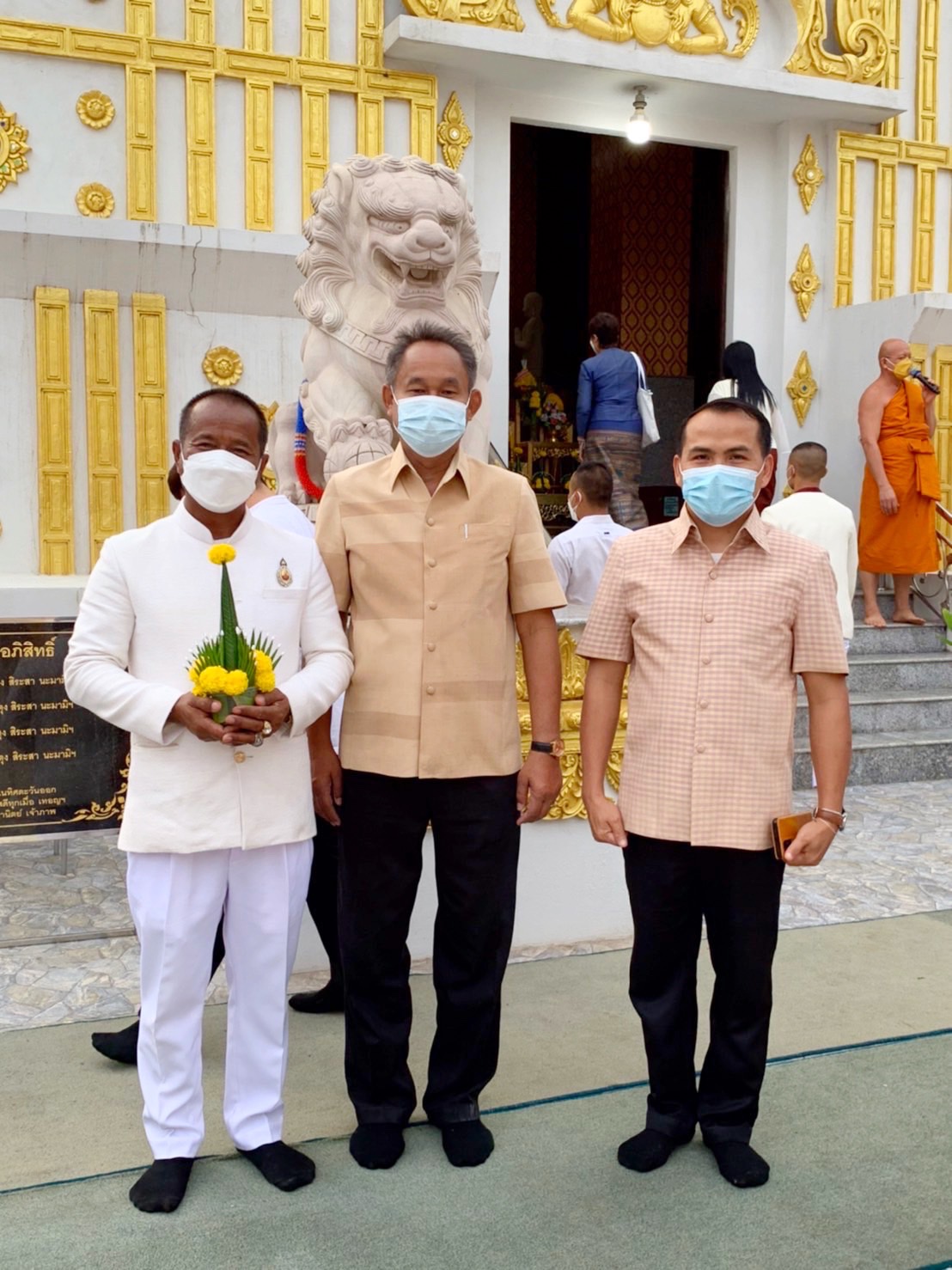 พช.มหาสารคาม ร่วมพิธีสมโภชพระธาตุพุทธมงคล และเวียนเทียน เนื่องในวันมาฆบูชา พุทธศักราช 2565