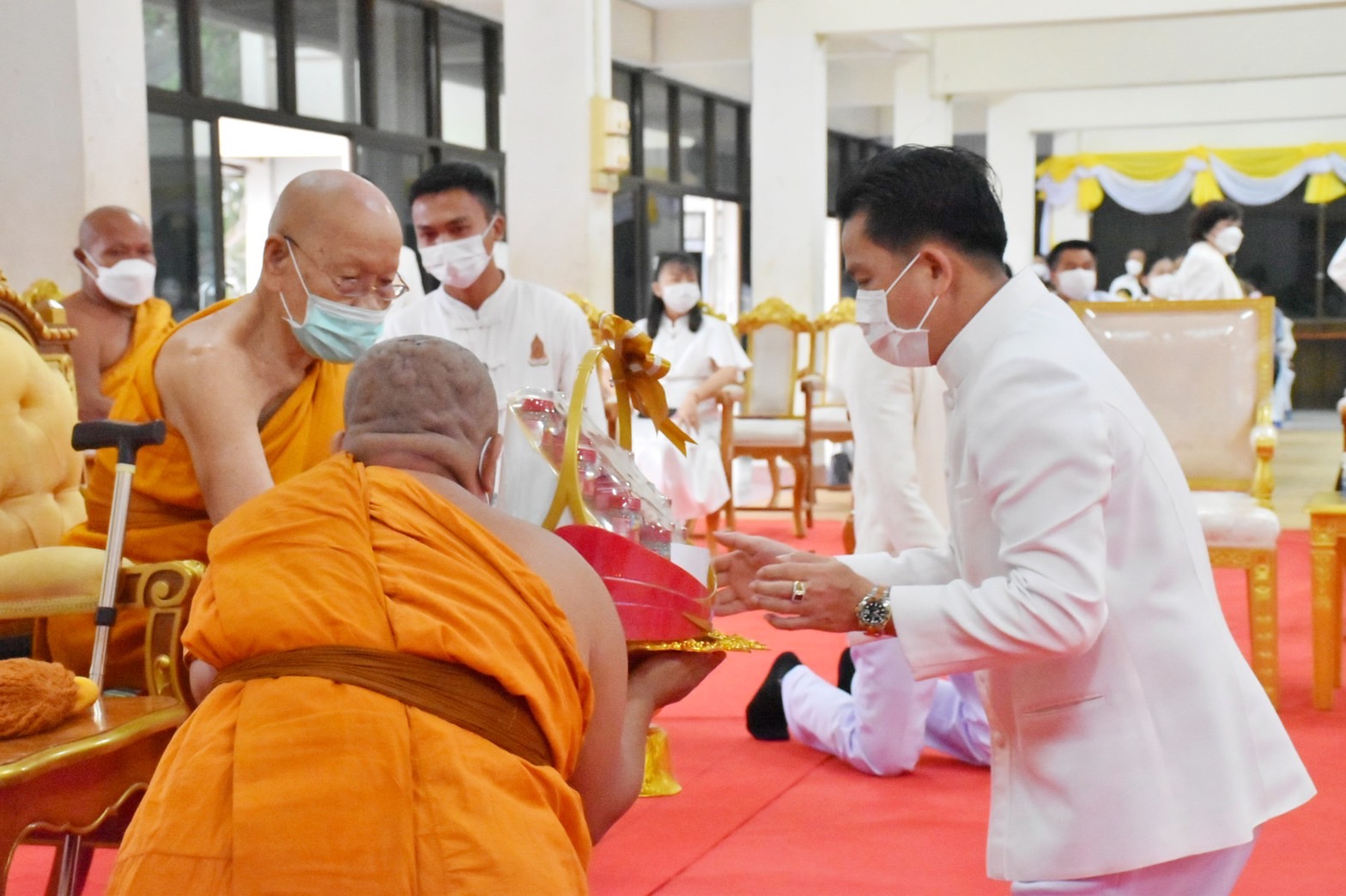 พช.มหาสารคาม ร่วมพิธีทำบุญตักบาตร เนื่องในวันมาฆบูชา พุทธศักราช 2565 จังหวัดมหาสารคาม