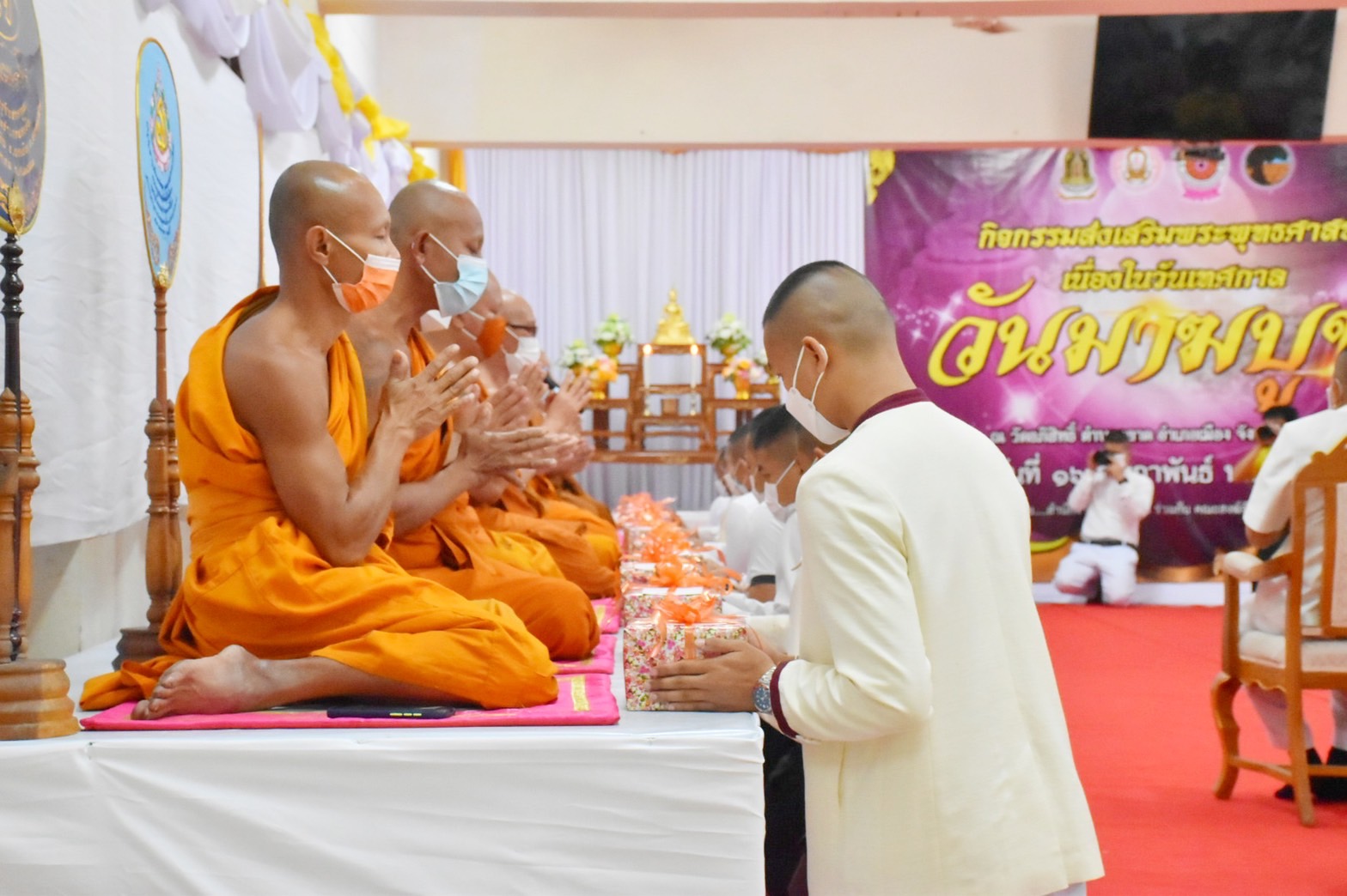 พช.มหาสารคาม ร่วมพิธีทำบุญตักบาตร เนื่องในวันมาฆบูชา พุทธศักราช 2565 จังหวัดมหาสารคาม