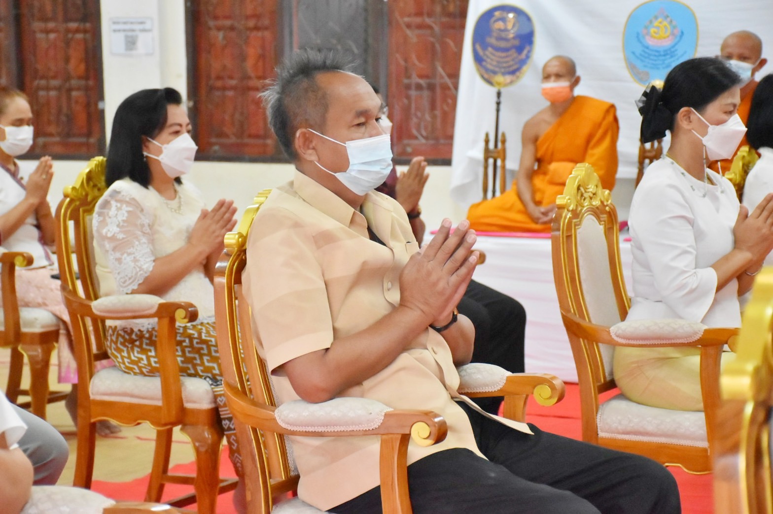 พช.มหาสารคาม ร่วมพิธีทำบุญตักบาตร เนื่องในวันมาฆบูชา พุทธศักราช 2565 จังหวัดมหาสารคาม