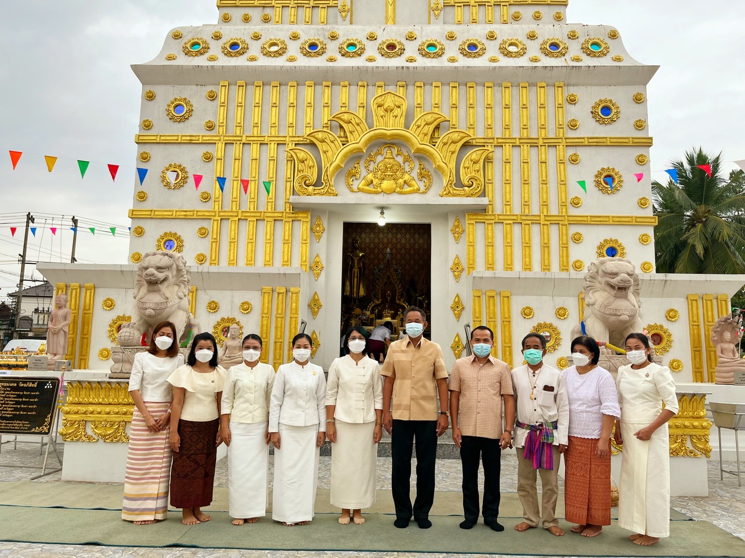 พช.มหาสารคาม ร่วมพิธีทำบุญตักบาตร เนื่องในวันมาฆบูชา พุทธศักราช 2565 จังหวัดมหาสารคาม