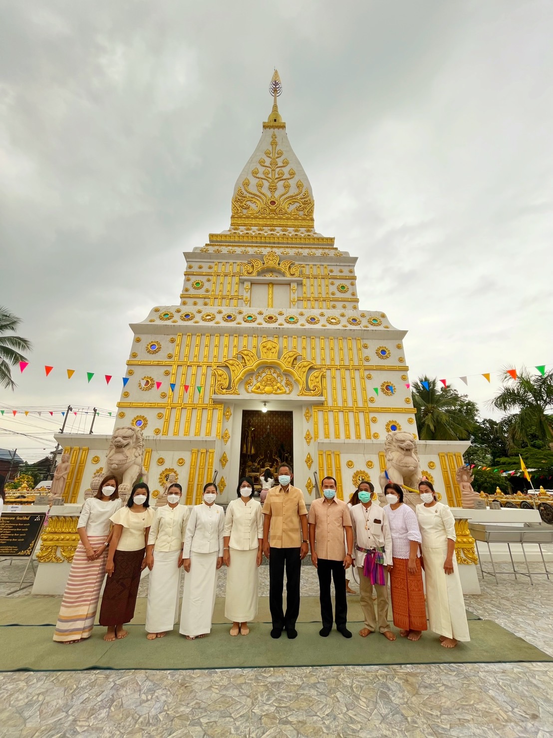 พช.มหาสารคาม ร่วมพิธีทำบุญตักบาตร เนื่องในวันมาฆบูชา พุทธศักราช 2565 จังหวัดมหาสารคาม
