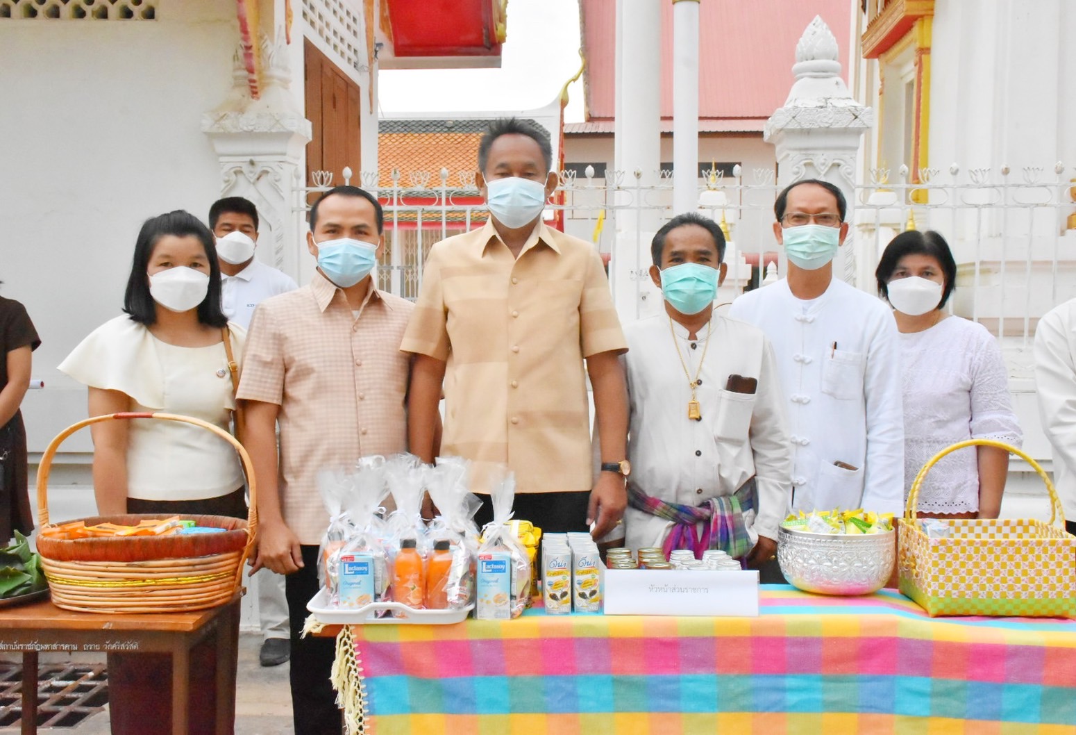 พช.มหาสารคาม ร่วมพิธีทำบุญตักบาตร เนื่องในวันมาฆบูชา พุทธศักราช 2565 จังหวัดมหาสารคาม