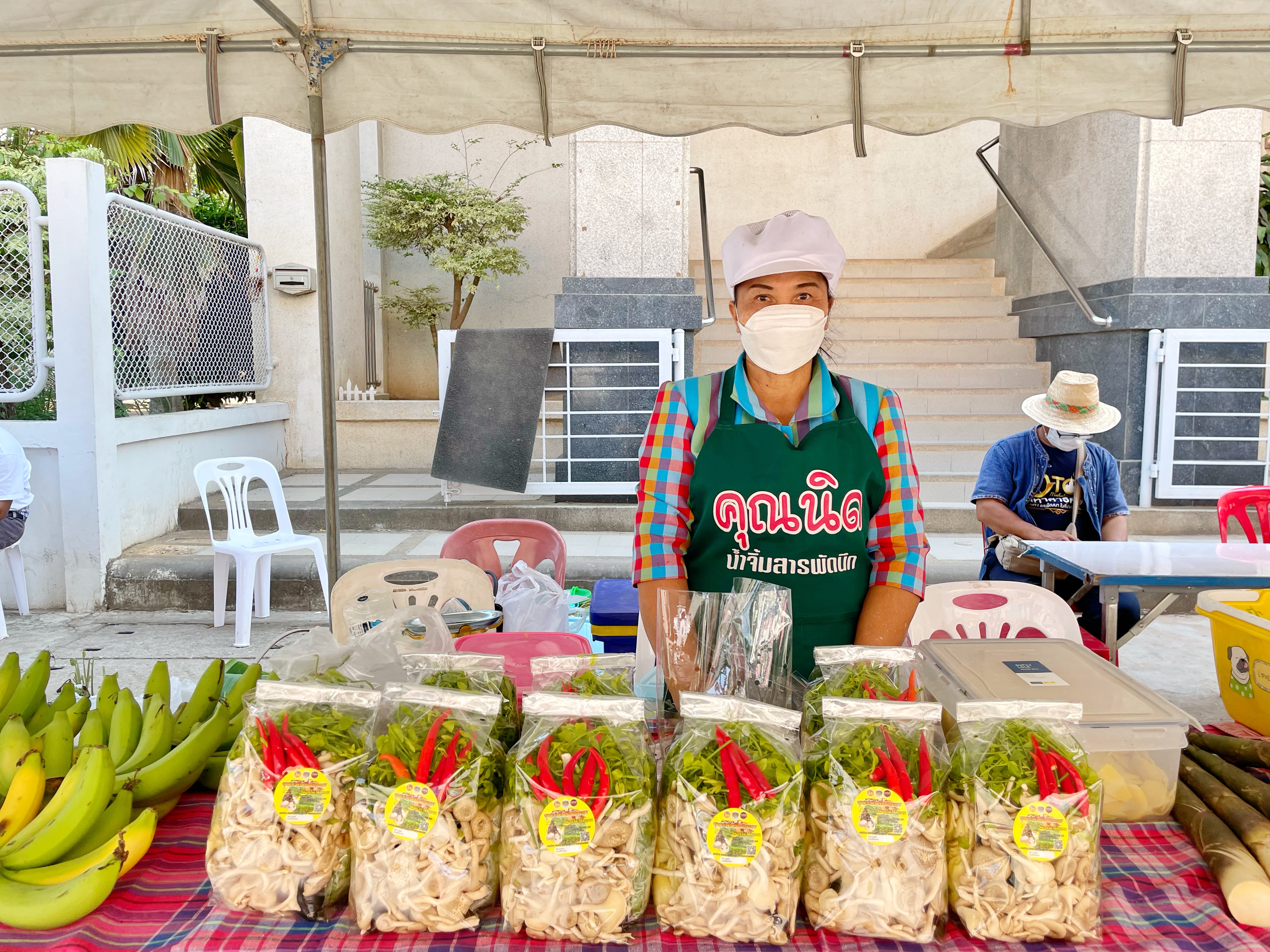พช.มหาสารคาม ดำเนินโครงการส่งเสริมช่องทางการตลาดผลิตภัณฑ์กลุ่มอาชีพสมาชิกกองทุนพัฒนาบทบาทสตรี ณ ตลาดถนนคนเดิน อำเภอโกสุมพิสัย จังหวัดมหาสารคาม
