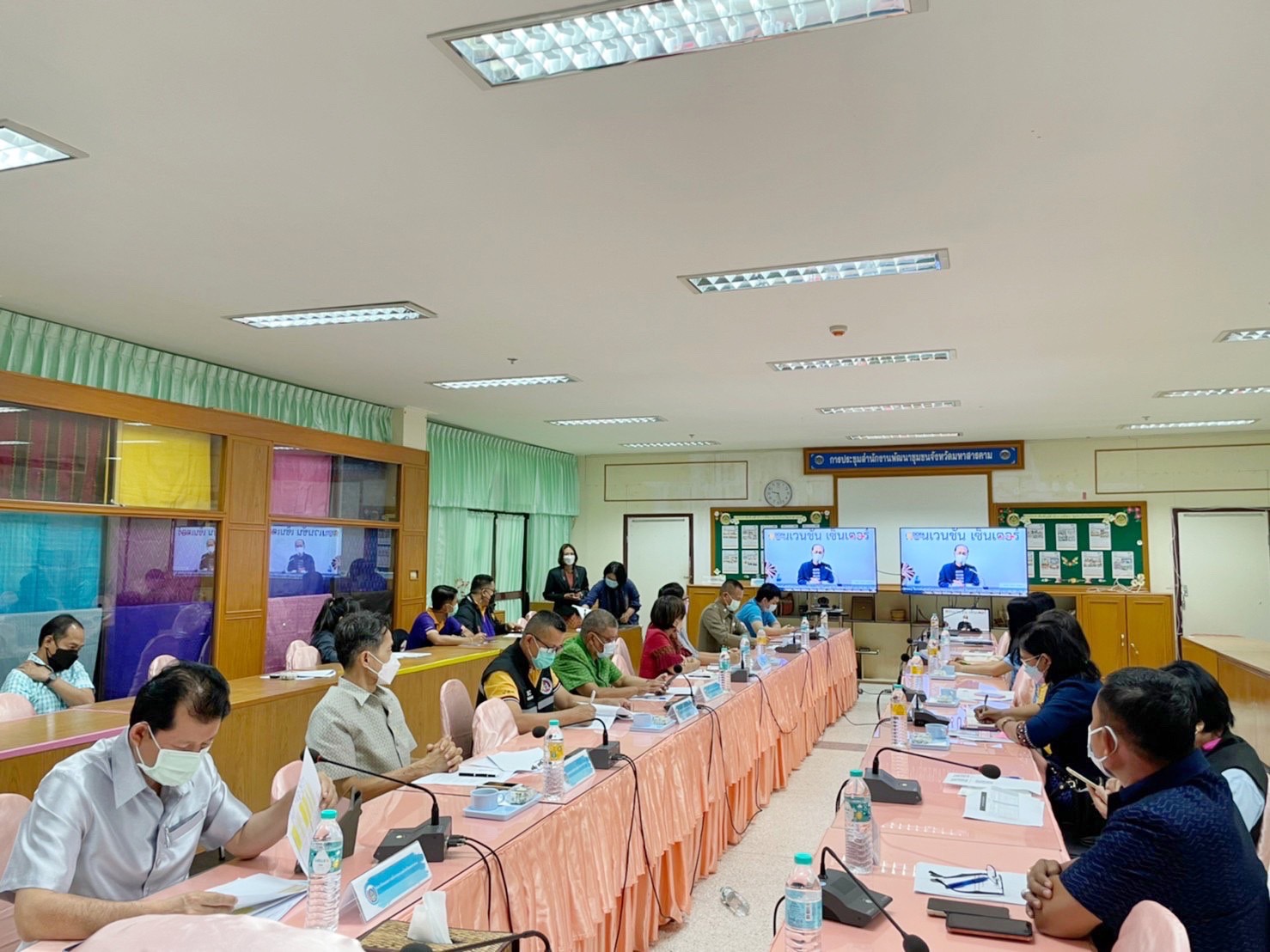 จังหวัดมหาสารคาม ร่วมประชุมเชิงปฏิบัติการเพื่อซักซ้อมแนวทางการขับเคลื่อน ศูนย์อำนวยการขจัดความยากจนและพัฒนาคนทุกช่วงวัยอย่างยั่งยืน ตามหลักปรัชญาของเศรษฐกิจพอเพียง (ศจพ.) ในระดับพื้นที่ ปีงบประมาณ พ.ศ. 2565 (ภาคตะวันออกเฉียงเหนือ)