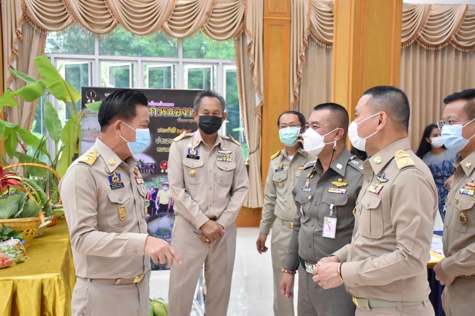 ผู้ว่าราชการจังหวัดมหาสารคาม “มอบใบประกาศเกียรติบัตรแก่ครัวเรือนต้นแบบ โคก หนอง นา พัฒนาชุมชน จังหวัดมหาสารคาม ประจำปี 2565”