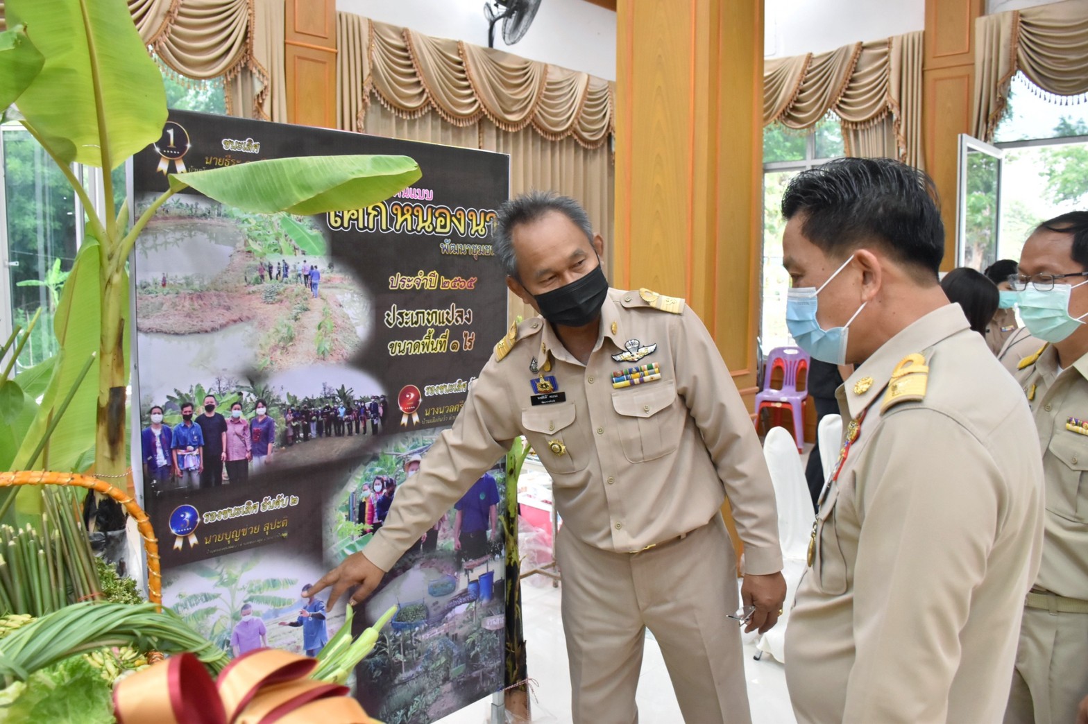ผู้ว่าราชการจังหวัดมหาสารคาม “มอบใบประกาศเกียรติบัตรแก่ครัวเรือนต้นแบบ โคก หนอง นา พัฒนาชุมชน จังหวัดมหาสารคาม ประจำปี 2565”