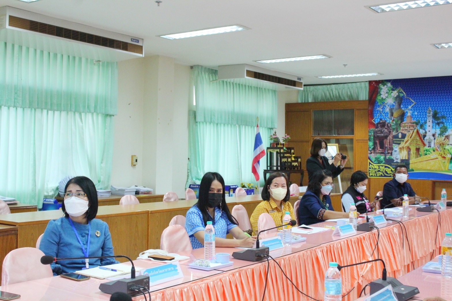 จังหวัดมหาสารคาม ร่วมประชุมเชิงปฏิบัติการเพื่อซักซ้อมแนวทางการขับเคลื่อน ศูนย์อำนวยการขจัดความยากจนและพัฒนาคนทุกช่วงวัยอย่างยั่งยืน ตามหลักปรัชญาของเศรษฐกิจพอเพียง (ศจพ.) ในระดับพื้นที่ ปีงบประมาณ พ.ศ. 2565 (ภาคตะวันออกเฉียงเหนือ)