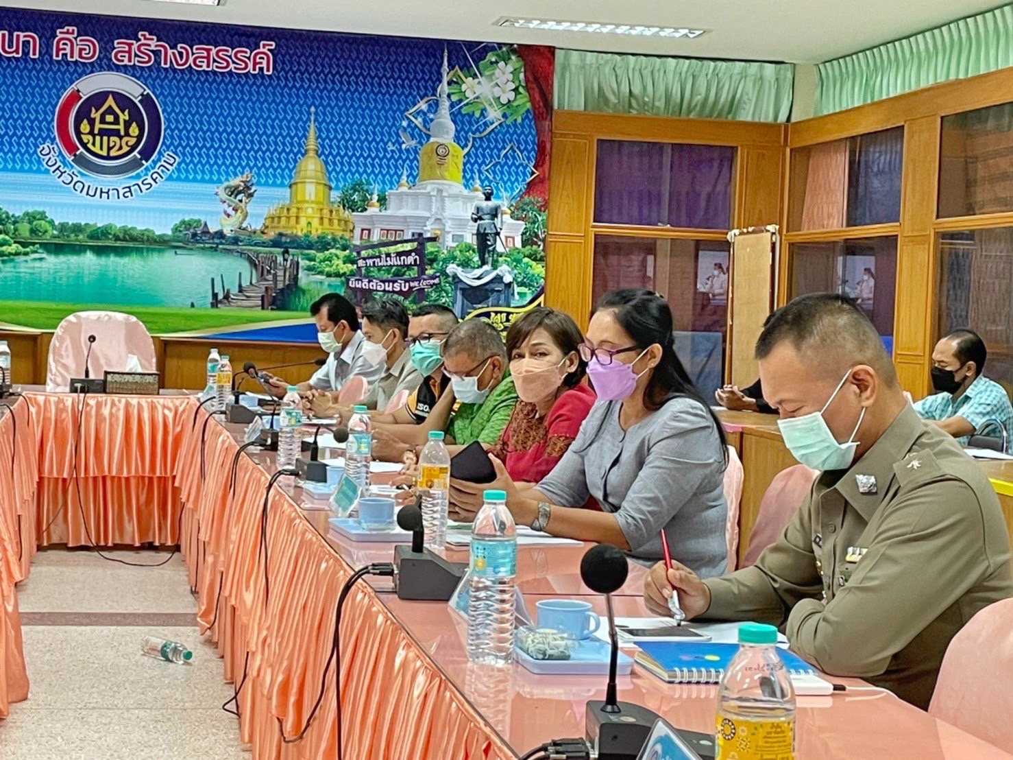 จังหวัดมหาสารคาม ร่วมประชุมเชิงปฏิบัติการเพื่อซักซ้อมแนวทางการขับเคลื่อน ศูนย์อำนวยการขจัดความยากจนและพัฒนาคนทุกช่วงวัยอย่างยั่งยืน ตามหลักปรัชญาของเศรษฐกิจพอเพียง (ศจพ.) ในระดับพื้นที่ ปีงบประมาณ พ.ศ. 2565 (ภาคตะวันออกเฉียงเหนือ)