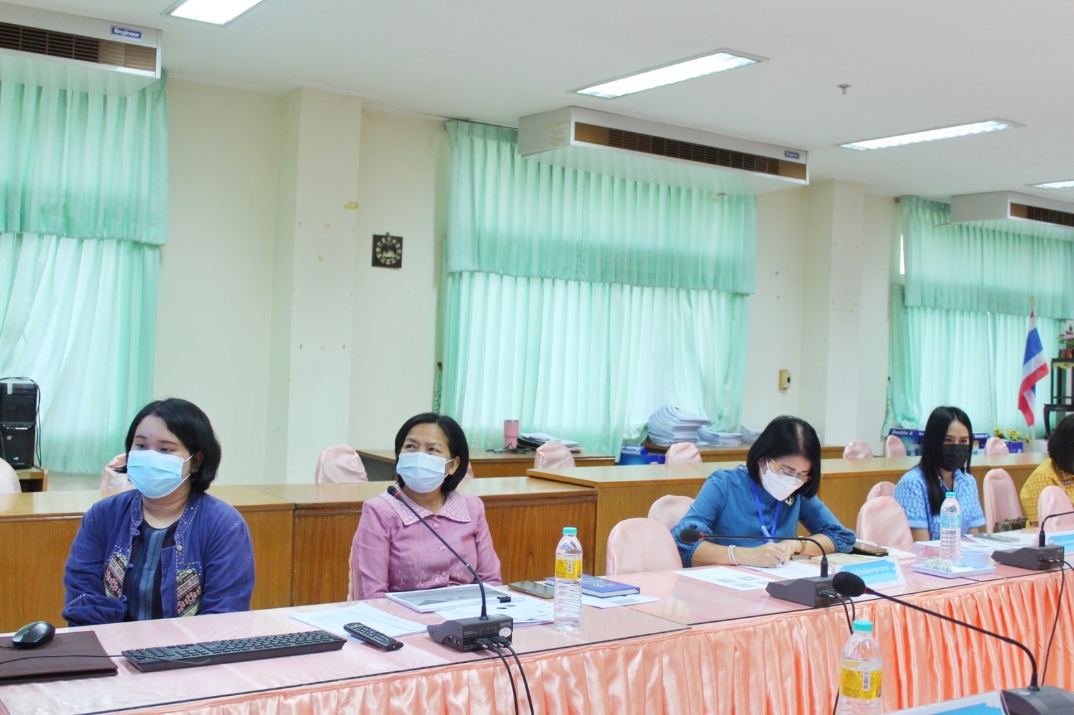 จังหวัดมหาสารคาม ร่วมประชุมเชิงปฏิบัติการเพื่อซักซ้อมแนวทางการขับเคลื่อน ศูนย์อำนวยการขจัดความยากจนและพัฒนาคนทุกช่วงวัยอย่างยั่งยืน ตามหลักปรัชญาของเศรษฐกิจพอเพียง (ศจพ.) ในระดับพื้นที่ ปีงบประมาณ พ.ศ. 2565 (ภาคตะวันออกเฉียงเหนือ)